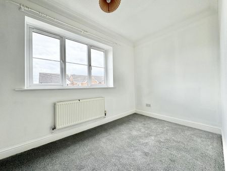 4 bedroom detached house to rent - Photo 4