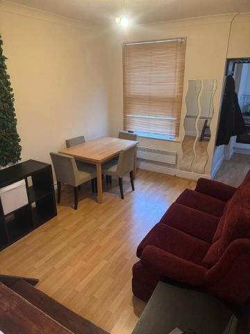 Studio Flat, Frobisher Road, N8 - Photo 2