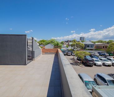 Oversized 2 Bedroom Apartment - Photo 3