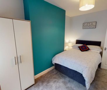 1 bedroom in a house share to rent - Photo 2