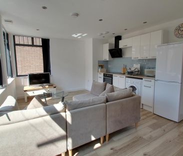 2 bedroom penthouse to rent - Photo 2