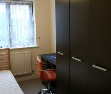 2 bedroom ground floor flat to rent - Photo 5