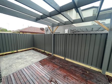 2/75 King Street, Airport West VIC 3042 - Photo 3