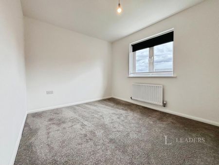 4 bedroom semi-detached house to rent - Photo 3