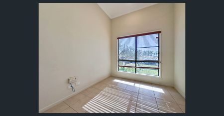 Coastal Living Made Easy – Just a Stroll to Sarina Beach - Photo 3