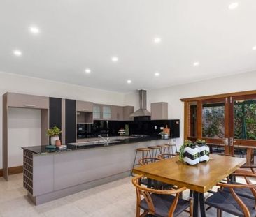 Character-filled Family Home - Photo 3