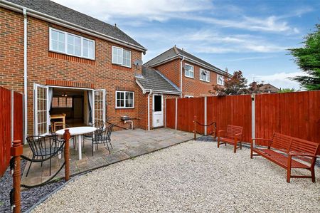 A modern three bedroom home with garage and off-street parking in a cul-de-sac location. - Photo 4