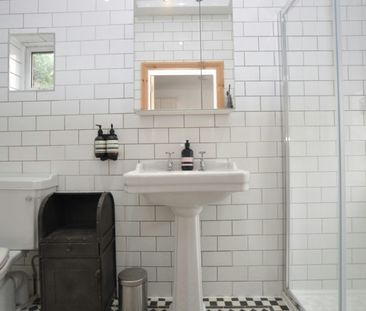 Flat to rent on - Photo 1