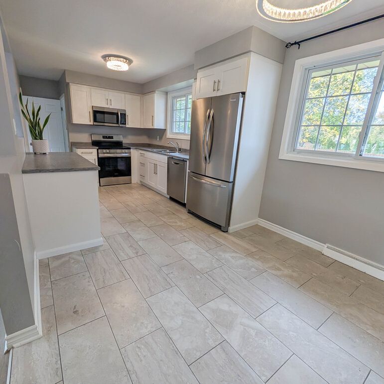 Bright and Comfortable 3-Bedroom Unit in Niagara Falls! - Photo 1