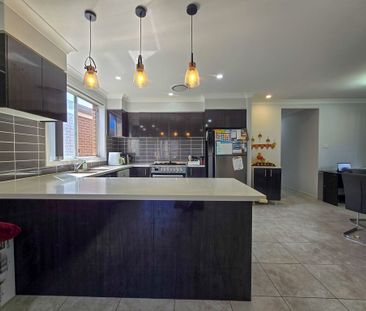 Modern, Low-Maintenance Living. Solar Family Home - Photo 4