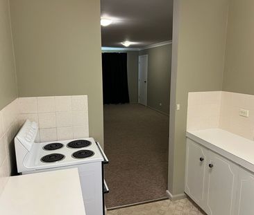 Freshly Painted 2-Bedroom Unit in a Quiet, Quality Neighbourhood - Photo 4