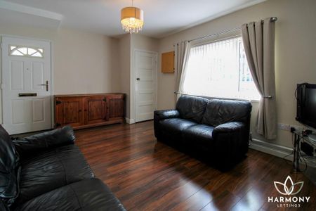 3 bedroom semi-detached house to rent - Photo 3