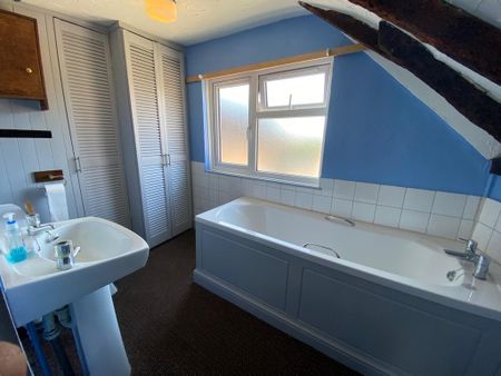 2 bedroom end of terrace house to rent - Photo 5