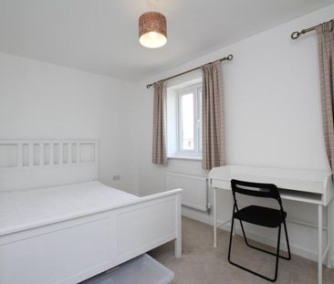 4 bedroom semi-detached house to rent - Photo 5