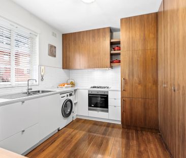 22/17 Queens Road MELBOURNE - Photo 4