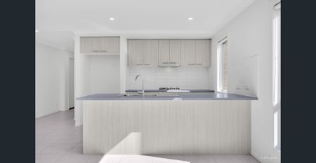 Beautiful Family Home in Prime Strathtulloh Location! - Photo 2