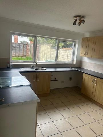 2 bedroom semi-detached house to rent - Photo 5