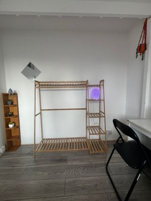 Room in a Shared Flat, Gilbert Sheldon House, W2 - Photo 1