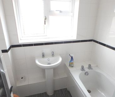 2 bedroom semi-detached house to rent - Photo 4