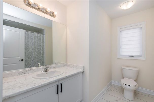 For Lease - 78 Lorne Thomas Place, New Tecumseth, Ontario - Photo 1