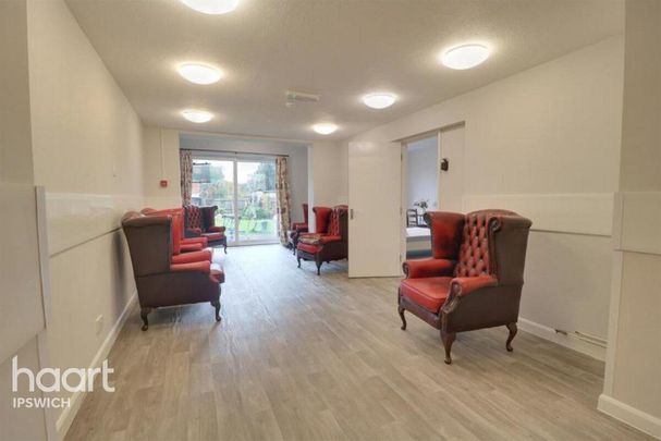 1 bedroom in a house share to rent - Photo 1