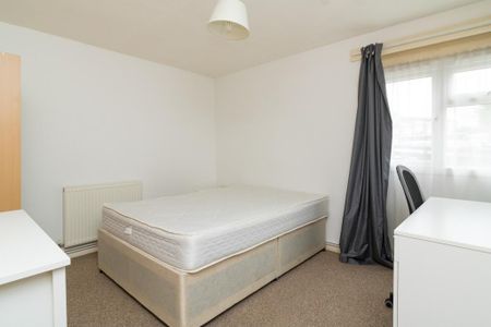 3 bedroom apartment to rent - Photo 4