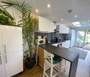 1 bedroom in a house share to rent - Photo 5