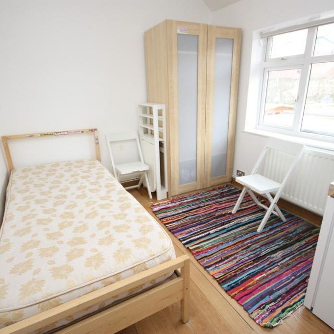 Westway, Shepherds Bush, London, W12 0SB - Photo 1