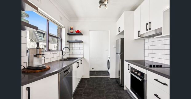 Stylish Randwick Residence with Spacious Layout & Leafy Outlook - Photo 1