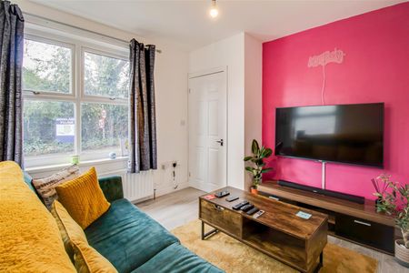 Woodlands Village, Wakefield - Photo 5