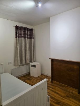 Room in a Shared House, Awdrys Road, IG11 - Photo 1