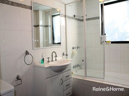 SPACIOUS ONE BEDROOM UNIT - Photo 3