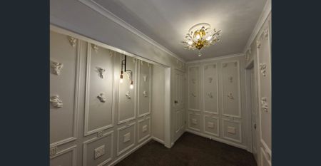 Fully renovated 3-bed gem with European-inspired designer detailing, chef’s kitchen & walk-to-everything convenience - Photo 4