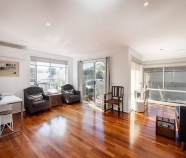STYLISH TWO-BEDROOM TOWNHOUSE WITH POOL! - Photo 2