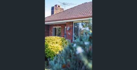 Full Brick Cottage - Photo 3