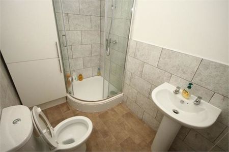 3 Bed - 15 Hessle Walk, Hyde Park, Leeds - LS6 1EJ - Student - Photo 4