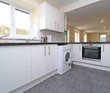 1 bedroom in a house share to rent - Photo 3