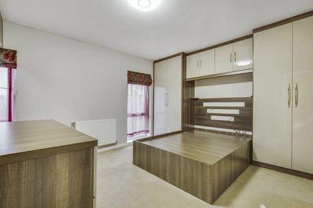 4 Bed Terraced House, Maryatt Avenue, HA2 - Photo 4