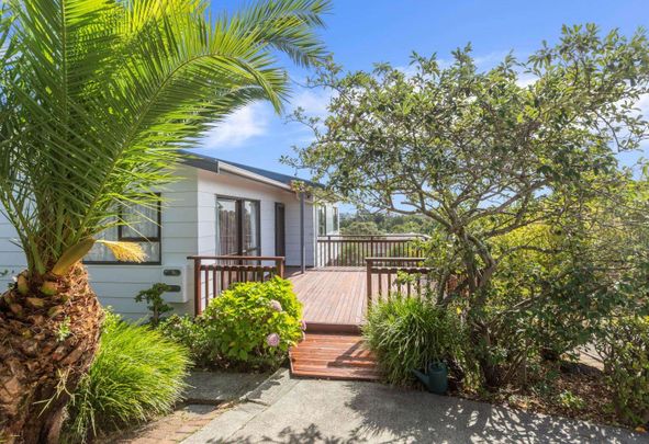 West Harbour, Sunny Family Home 3 bedrooms - Photo 1