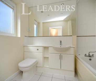 3 bedroom flat to rent - Photo 6