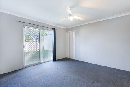 Spacious family home with workshop. - Photo 2