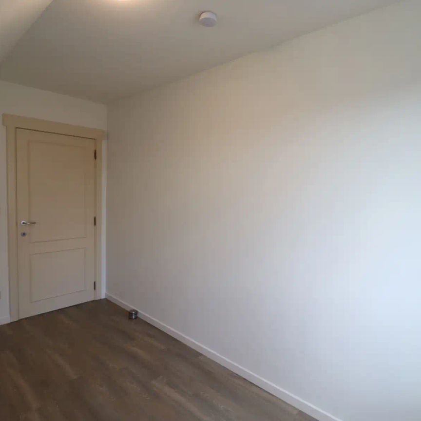 Appartement op de 1ste verdieping met carport/tuinberging en terras met tuin. - Photo 1