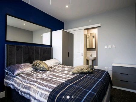 1 bedroom in a house share to rent - Photo 5