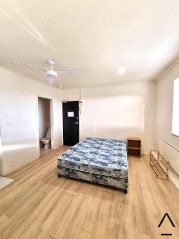 Clean and comfortable studio in St Kilda - *Open for Inspection Saturday 16th November 9:45am - 10:00am* - Photo 4