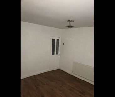 2 Bed End Terrace, Livingstone Road, S35 - Photo 1