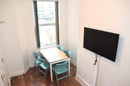 4 bedroom terraced house to rent - Photo 2