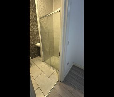 Room in a Shared House, Eversleigh Road, E6 - Photo 4