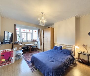 🌈💜 BEAUTIFUL VICTORIAN PROPERTY - LOUNGE, CLEANER & INC ALL BILLS R... - Photo 5