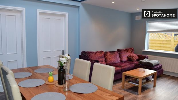 Room in shared 4-bedroom flat for rent in Whitehall, Dublin - Photo 1