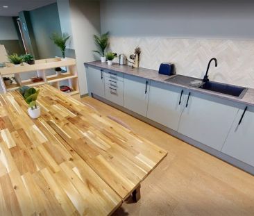 Large En-Suite - Standard Level - Photo 6